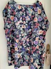 Tunique sans manches noir motifs floraux et jungle multicolore T 54 neuve