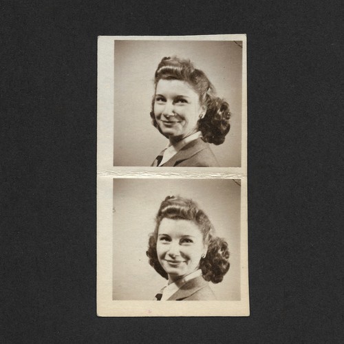 Femme chic pin souriante - pin,