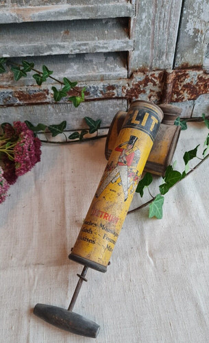Ancienne pompe traiter - a,
