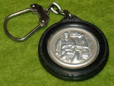 Ancien porte clés Cunion Bar Tabac le Longchamp Gien Chasse Chien Fusil Keyring 