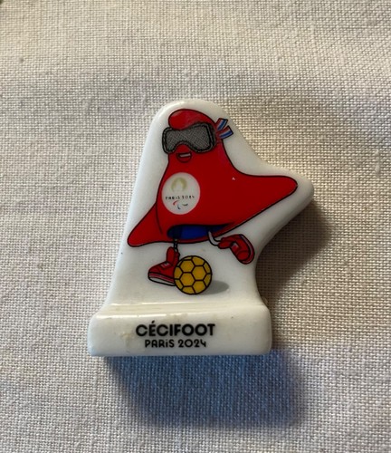 Fève phryge mascotte foot - fève,