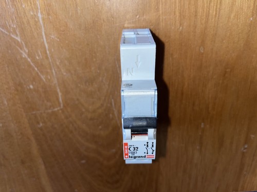 Disjoncteur modulaire - ,