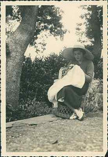 Portugal, Madère, Brodeuse  Vintage print, Photographie provenant d'un albu