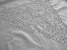 Taie d'oreiller Monogrammée avec Insertion de Dentelle