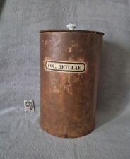 Ancien pot en carton bouilli