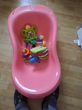 baignoires+matelas à langer+jouets