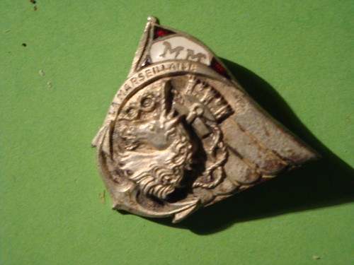 Insigne épingle émaillé - à,