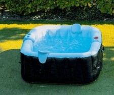 OSPAZIA SPA GONFLABLE 4 PERSONNES 155X155 CM NOIR FILTRE ET BÂCHE INCLUS