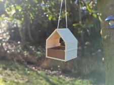 Mangeoire à oiseaux à suspendre minimaliste en forme de maison à rondin canada