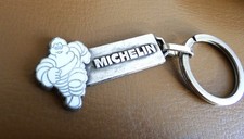 Ancien porte clé métal Pneu