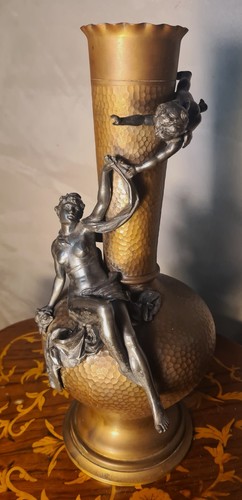 Vase laiton personnages - et,