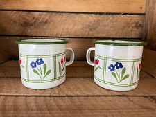 2 jolies tasses anciennes en tôle émaillée