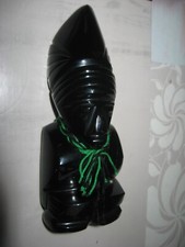 statuette en obsidienne