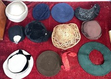 COLLECTION DE 12 CHAPEAUX OU COIFFURES POUR FEMME. ESPAGNE. VERS 1940