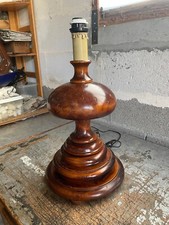 Pied de lampe en bois tourné