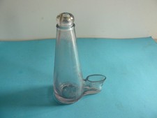 Ancien abreuvoir en verre pour