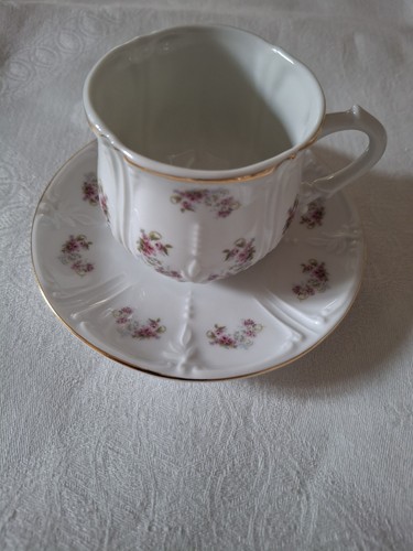 Tasse avec sous - , en