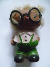 Figurine garçon à lunettes des années 70