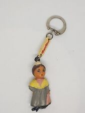 PORTE CLES - MARCILLAT  personnage en 3D femme au parapluie