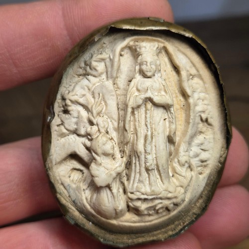 Grand médaillon reliquaire - , en