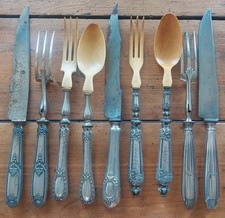 9 COUVERTS DE SERVICE À