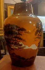 Ancien vase en céramiques de