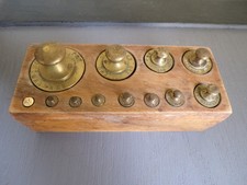 boite ancienne de poids laiton pour balance complète