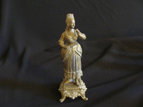 Statuette femme galante - , à