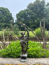 Statue régule signé - , par