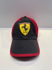 171- Casquette MICHAEL SCHUMACHER FERRARI non signée mis en vitrine