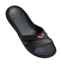 Arena Nina Mules, Tongs de