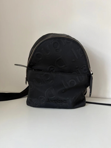 Sac dos - sac, à