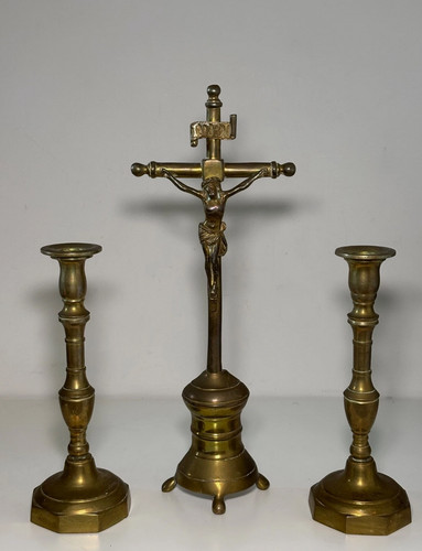 Crucifix sur pied - , bougeoirs