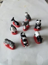 Série De Fèves Animaux Sur Socle Rouge 