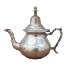 Théière marocaine artisanale