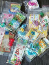 42 Pochettes KINDER SURPRISE (Personnages,animaux,jeux,montage divers )
