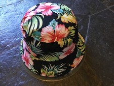 Chapeau bob fleuri tropique réversible noir NEUF.