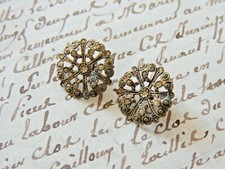2 petits boutons anciens en