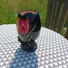 Vase forme oeuf porté par 3 poussins