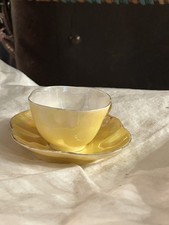 SARREGUEMINES 1 ANCIENNE TASSE CAFE PORCELAINE QUADRILOBE JAUNE NACRE