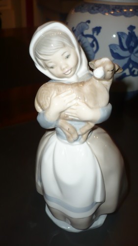 Statuette porcelaine brillante - statuette,