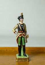 Figurine porcelaine signée