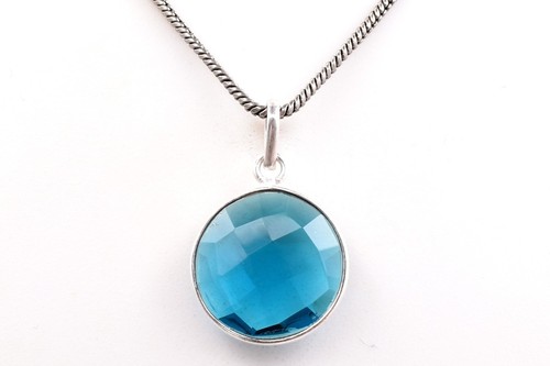 Beau pendentif femme fait - , main