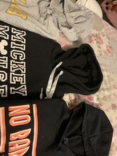 3 Sweat-shirt￼ À capuche et Cour ￼taille S très agréable Faire offre