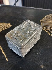 Ravissant petit coffret à