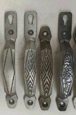 3  POIGNEES DE MEUBLE   ART