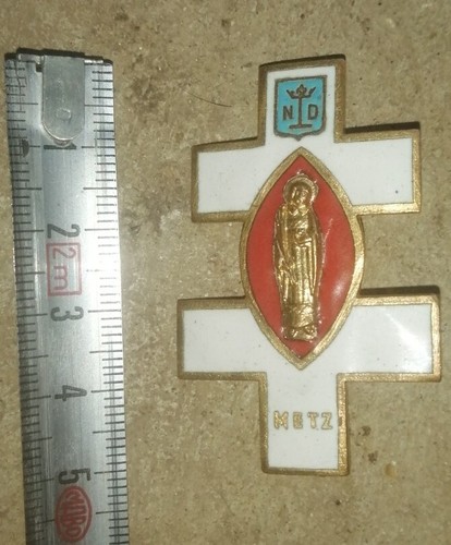 Ancienne broche émaillée