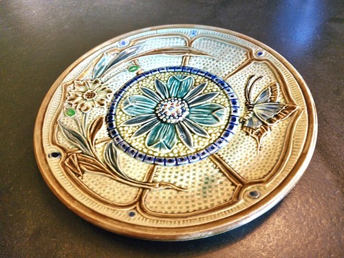 Barbotine decor fleurs et - ,