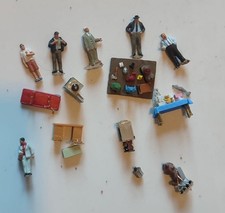 BROCANTE 6 FIGURINES + ETAL