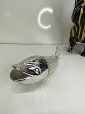 Distributeur de cacahuètes vintage en forme de baleine tete en plastique abimer